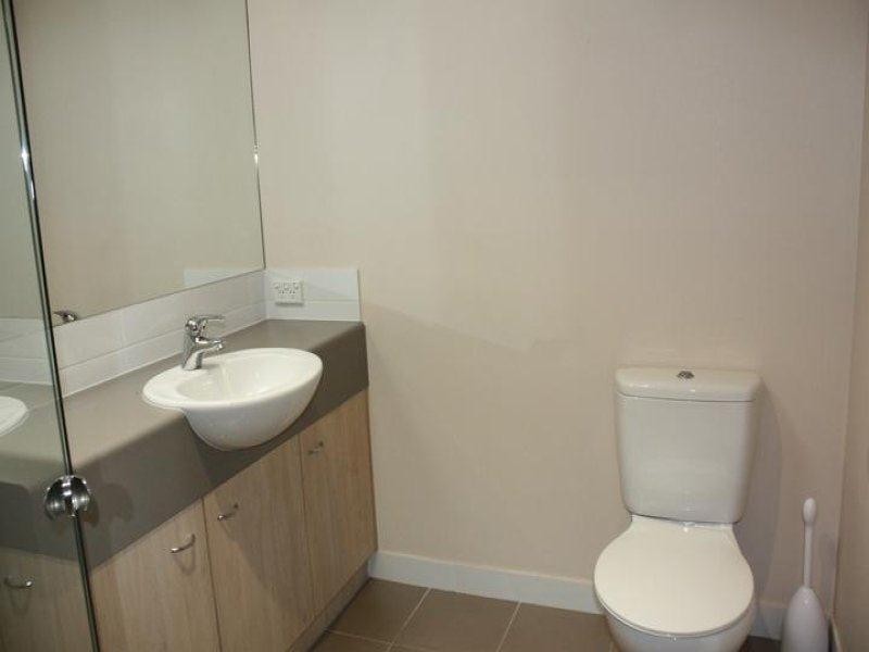 28 Gretel Drive, Mermaid Waters QLD 4218