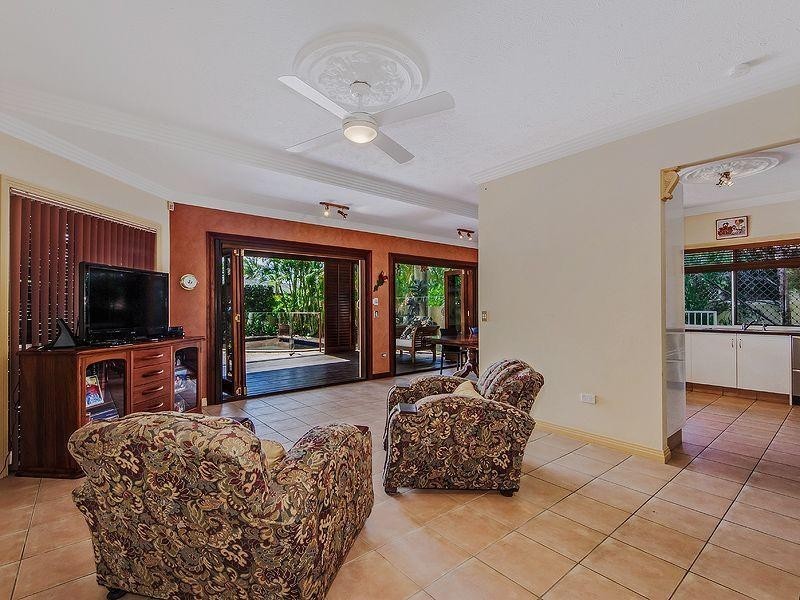 15 Remo Street, Isle Of Capri QLD 4217