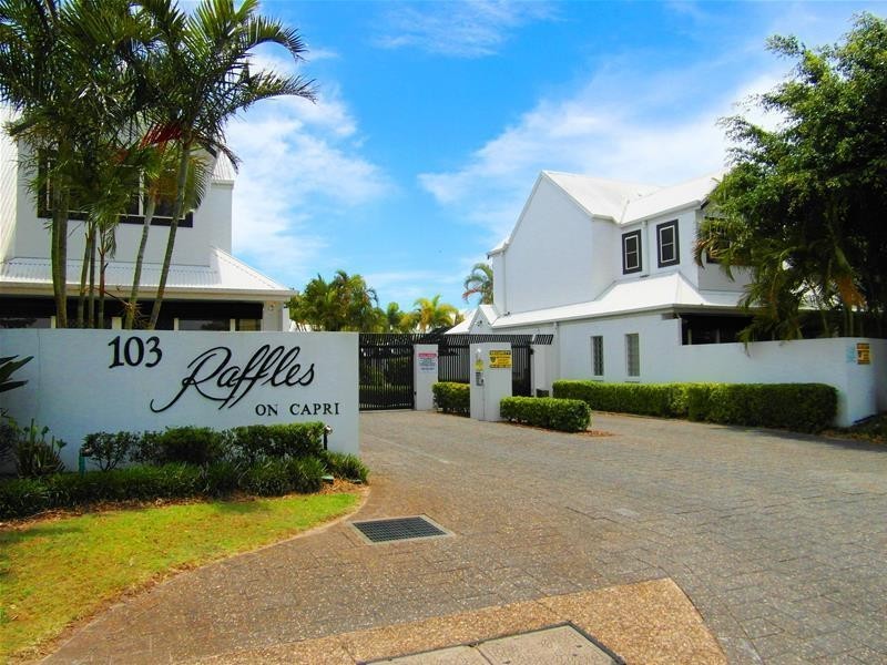 103 Salerno Street “Raffles on Capri”, Isle Of Capri QLD 4217