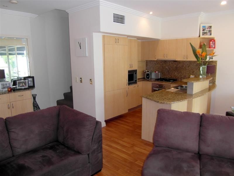 103 Salerno Street “Raffles on Capri”, Isle Of Capri QLD 4217