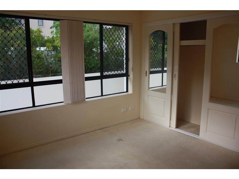 134 Stanhill Drive, Chevron Island QLD 4217