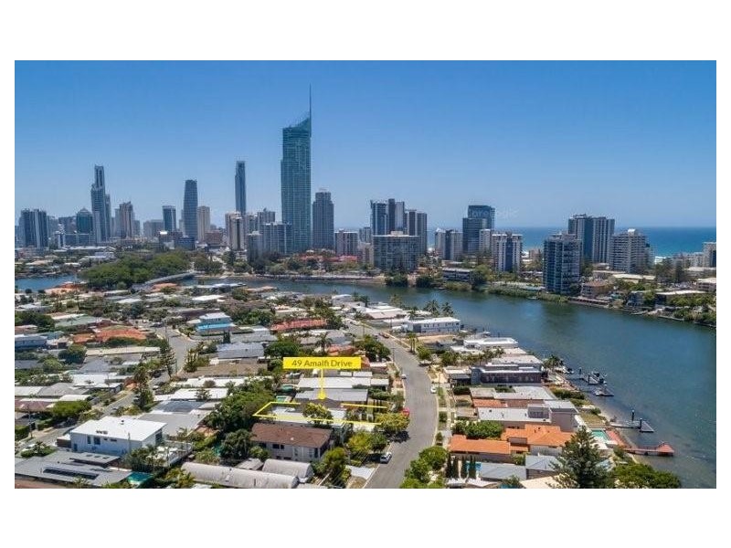 49 Amalfi Drive, Isle Of Capri QLD 4217