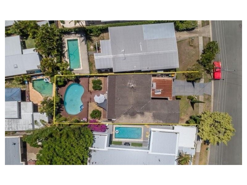 49 Amalfi Drive, Isle Of Capri QLD 4217