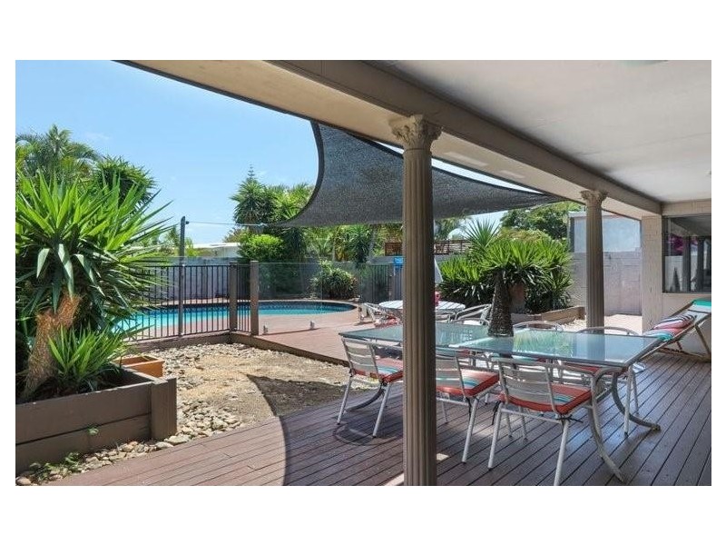 49 Amalfi Drive, Isle Of Capri QLD 4217