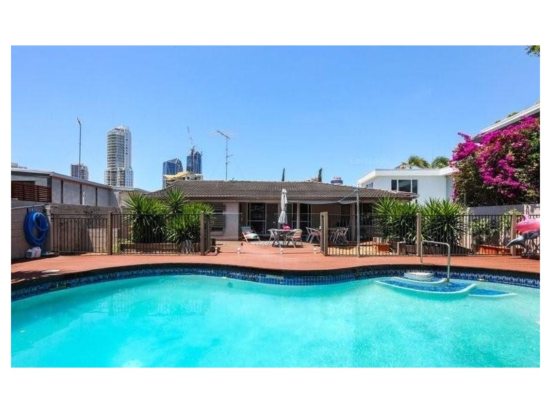 49 Amalfi Drive, Isle Of Capri QLD 4217