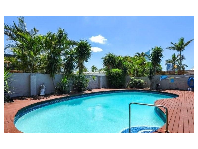 49 Amalfi Drive, Isle Of Capri QLD 4217