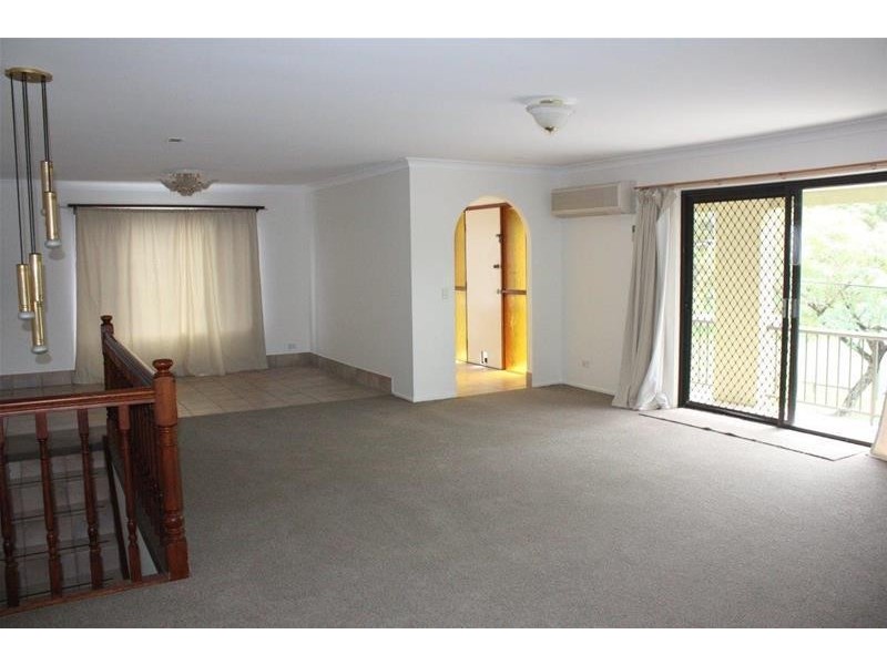 2 Grevillia Avenue, Southport QLD 4215