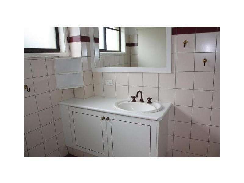 2 Grevillia Avenue, Southport QLD 4215