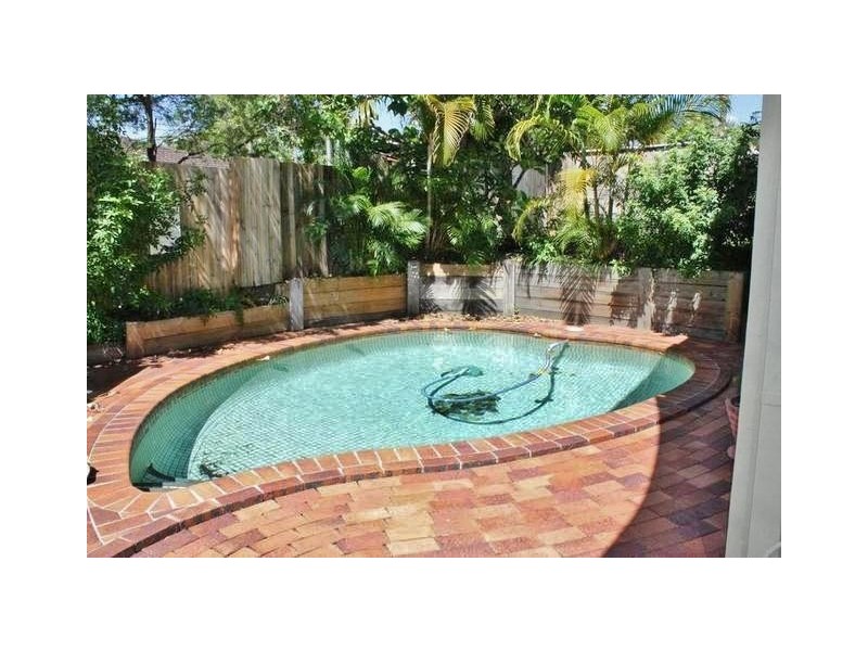 2 Grevillia Avenue, Southport QLD 4215