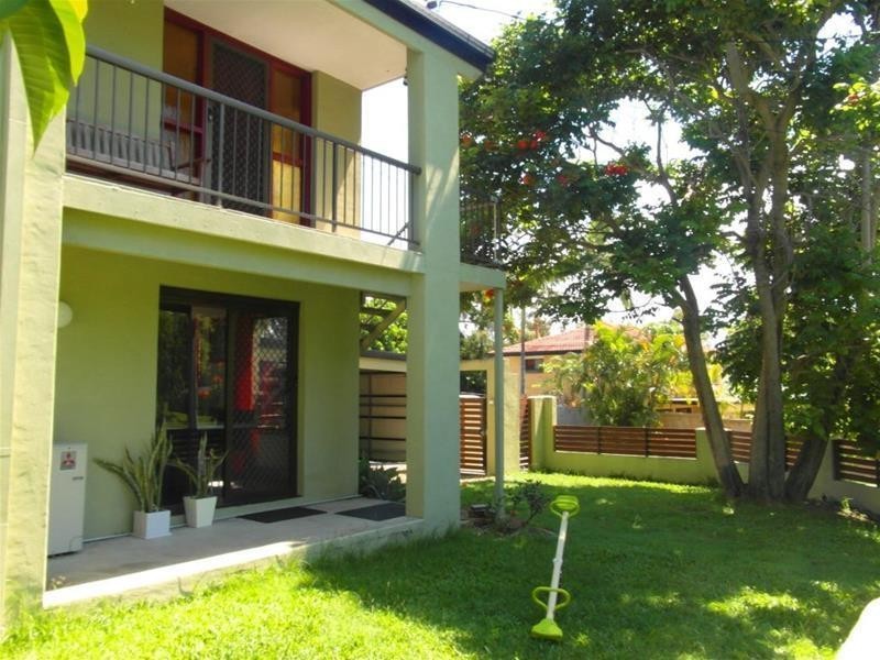 2 Grevillia Avenue, Southport QLD 4215