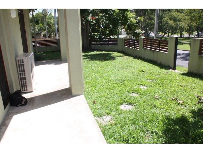 2 Grevillia Avenue, Southport QLD 4215