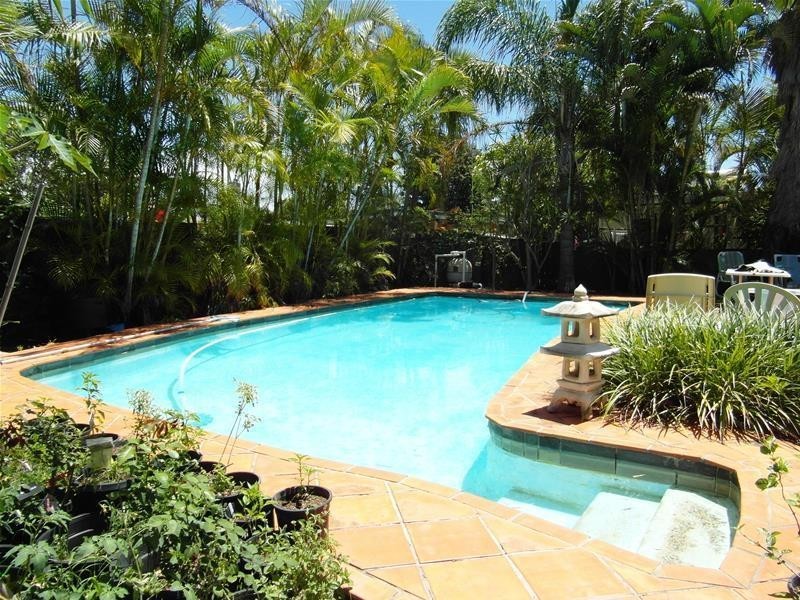 24 Boongala Road, Broadbeach Waters QLD 4218