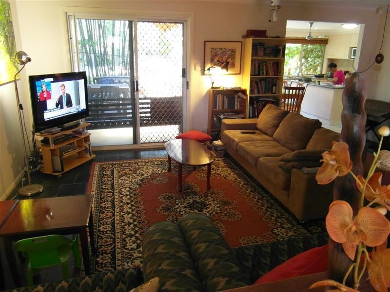 24 Boongala Road, Broadbeach Waters QLD 4218