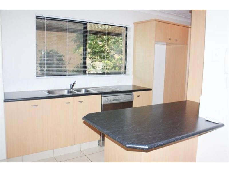 1/10 Darrambal Street, Chevron Island QLD 4217