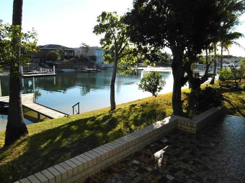 8 Midshipman Court, Paradise Waters QLD 4217