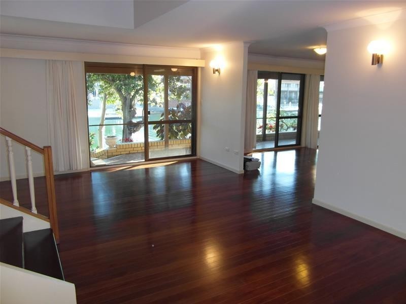 8 Midshipman Court, Paradise Waters QLD 4217