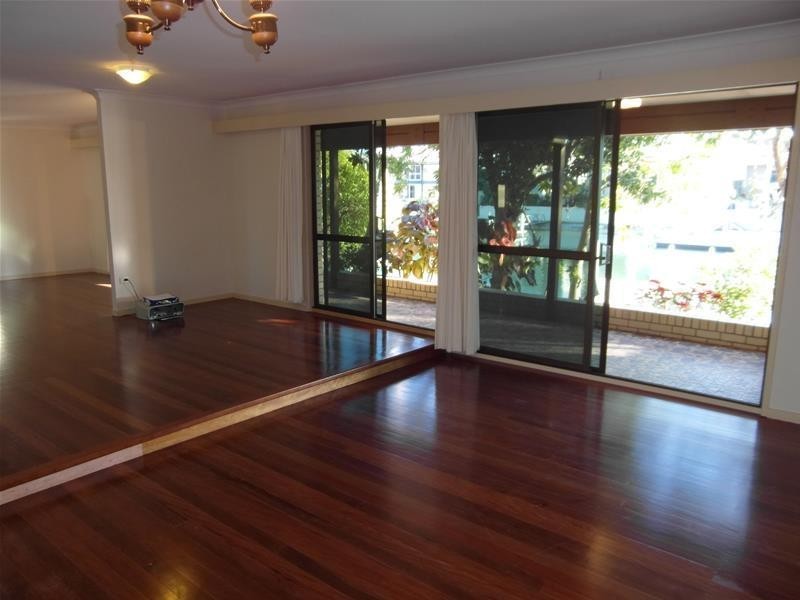 8 Midshipman Court, Paradise Waters QLD 4217