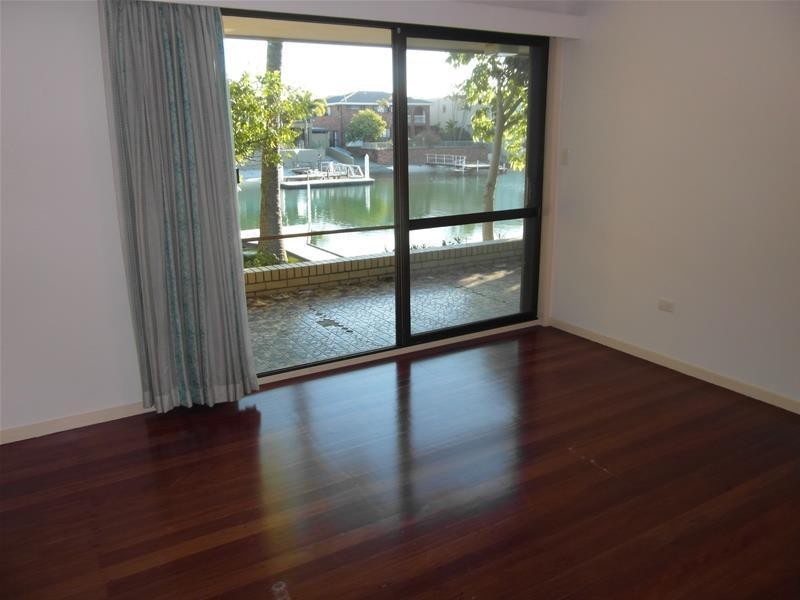 8 Midshipman Court, Paradise Waters QLD 4217