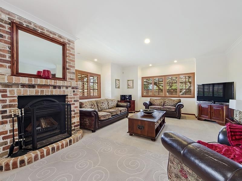 8 Renate Way, Benowa Waters QLD 4217