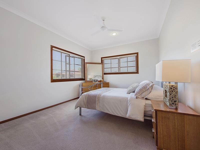 8 Renate Way, Benowa Waters QLD 4217