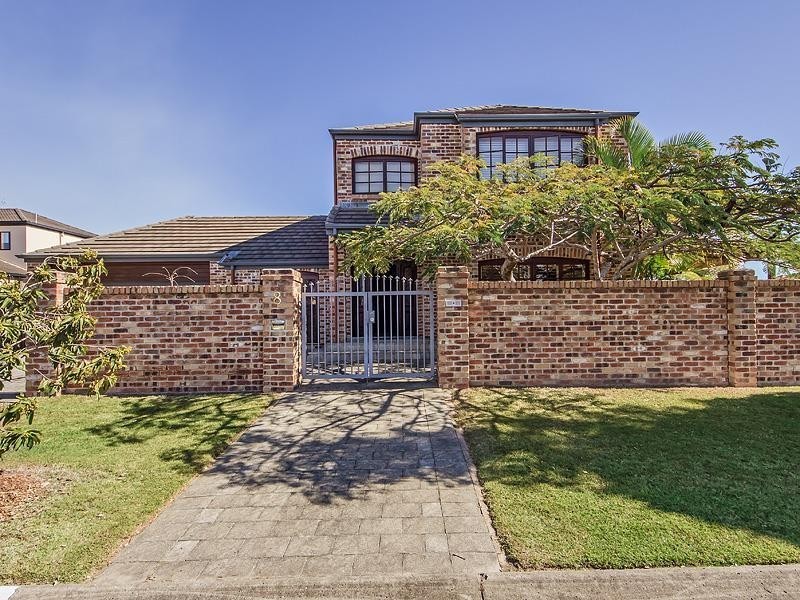 8 Renate Way, Benowa Waters QLD 4217