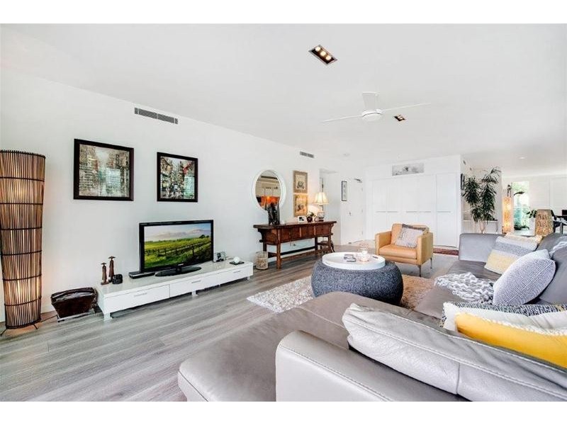 29201/2 Ephraim Island Parade, Paradise Point QLD 4216