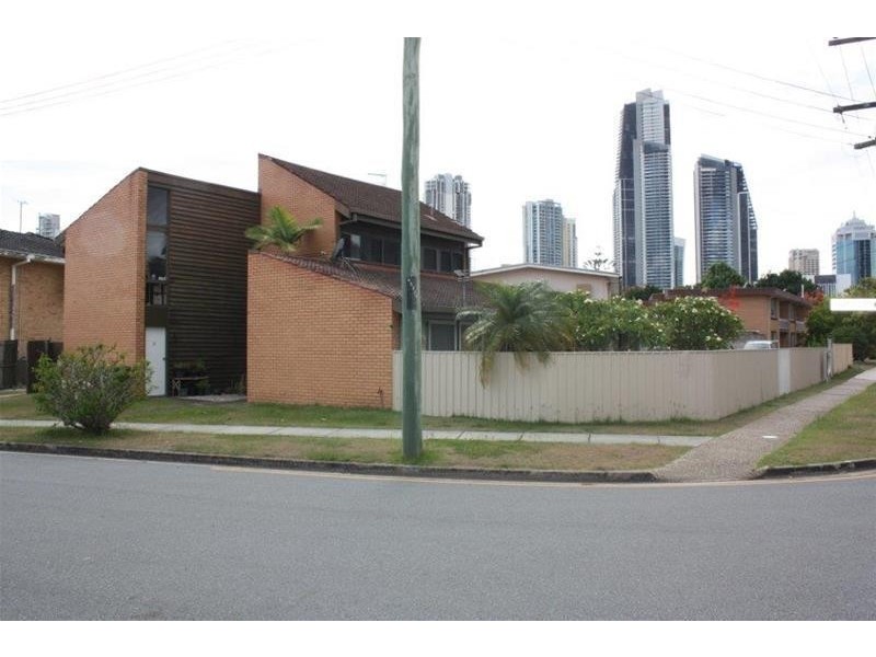 1/1 Parnoo Street, Chevron Island QLD 4217