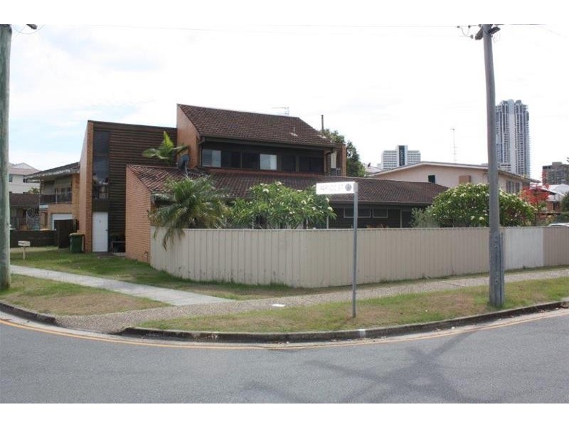 1/1 Parnoo Street, Chevron Island QLD 4217