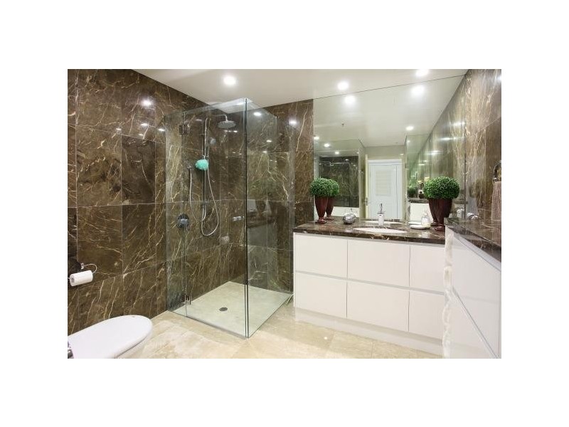 20 Riverview Parade ‘Solitaire Riverside’ Budds Beach, Surfers Paradise QLD 4217