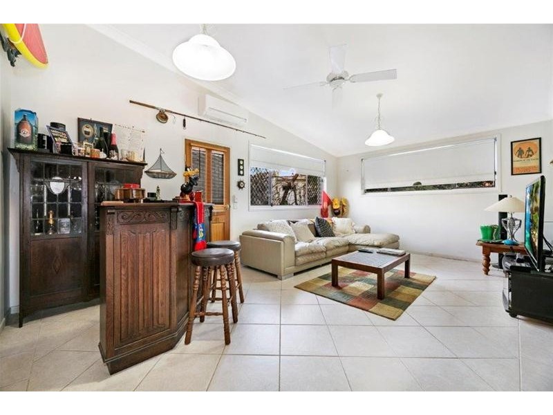 33 Pine Avenue, Surfers Paradise QLD 4217