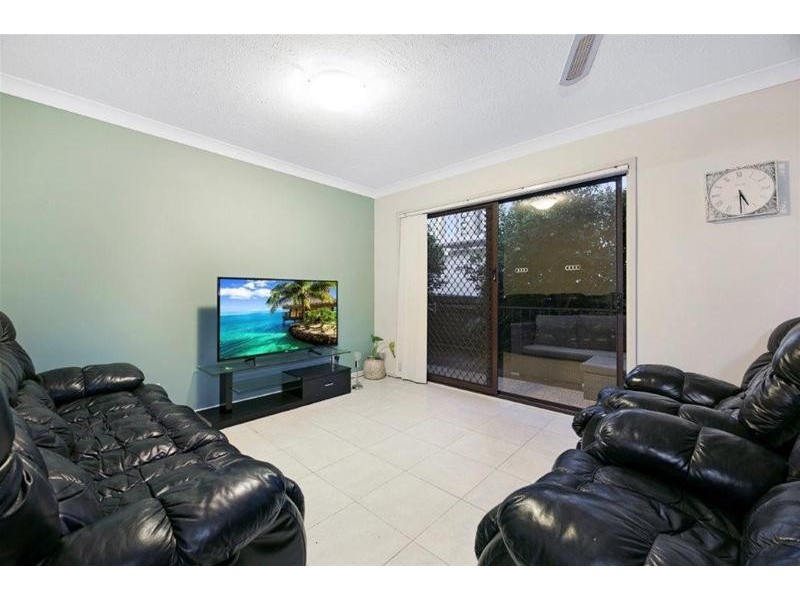 33 Pine Avenue, Surfers Paradise QLD 4217