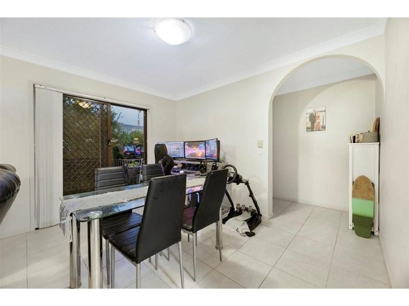 33 Pine Avenue, Surfers Paradise QLD 4217