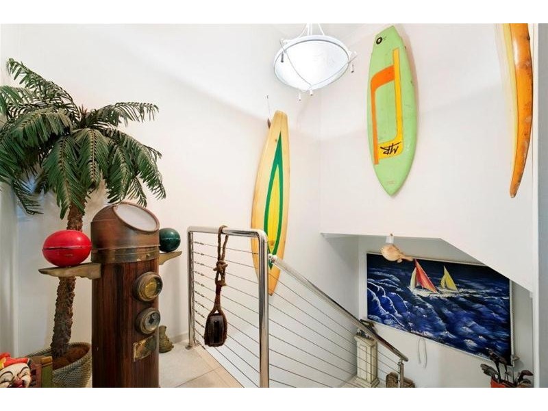 33 Pine Avenue, Surfers Paradise QLD 4217