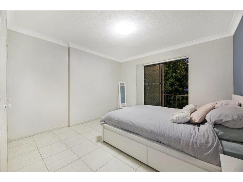 33 Pine Avenue, Surfers Paradise QLD 4217