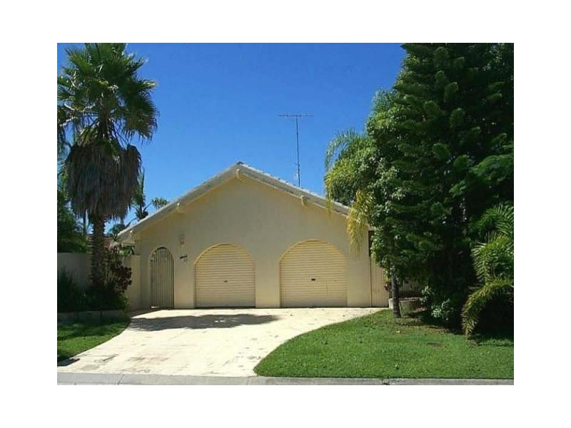 11 Claymore Cresent, Surfers Paradise QLD 4217