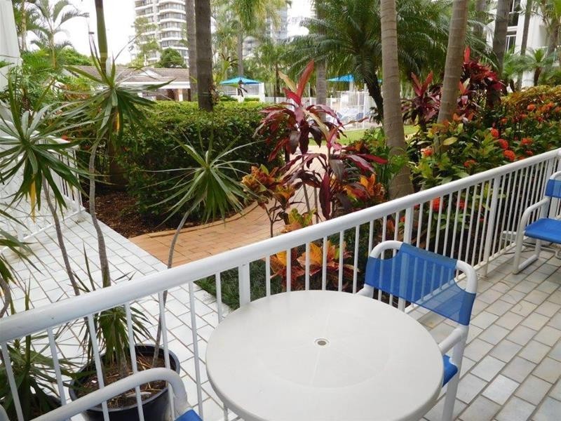 “Chidori Court” 1  Cronin Avenue, Main Beach QLD 4217