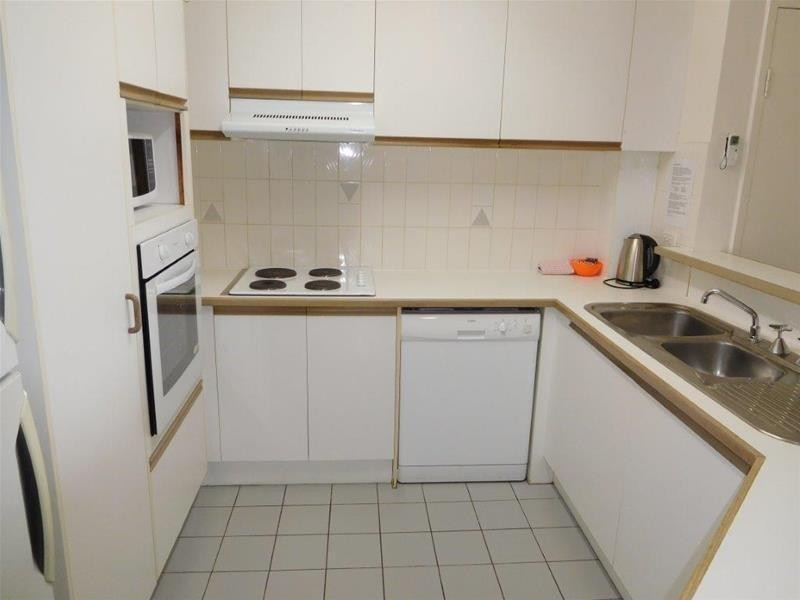 “Chidori Court” 1  Cronin Avenue, Main Beach QLD 4217