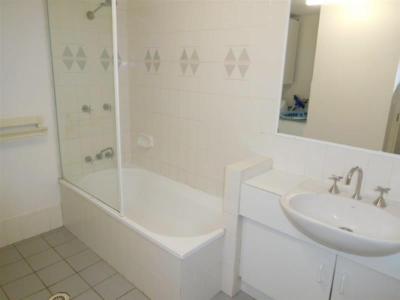 “Chidori Court” 1  Cronin Avenue, Main Beach QLD 4217