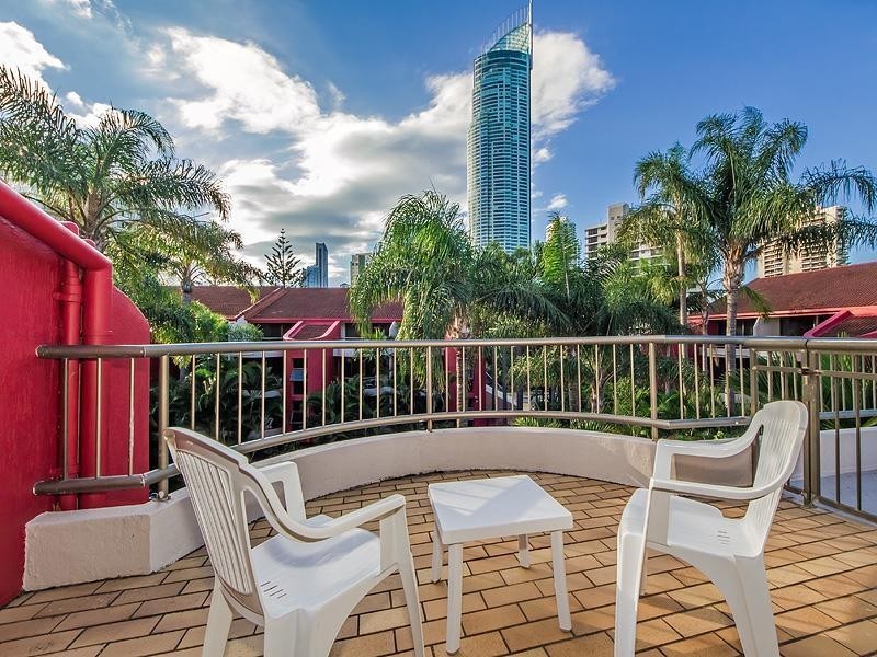 70/38 Enderley Avenue ‘Enderley Gardens’, Surfers Paradise QLD 4217