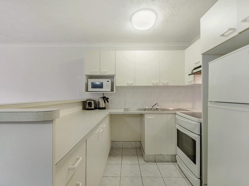 70/38 Enderley Avenue ‘Enderley Gardens’, Surfers Paradise QLD 4217