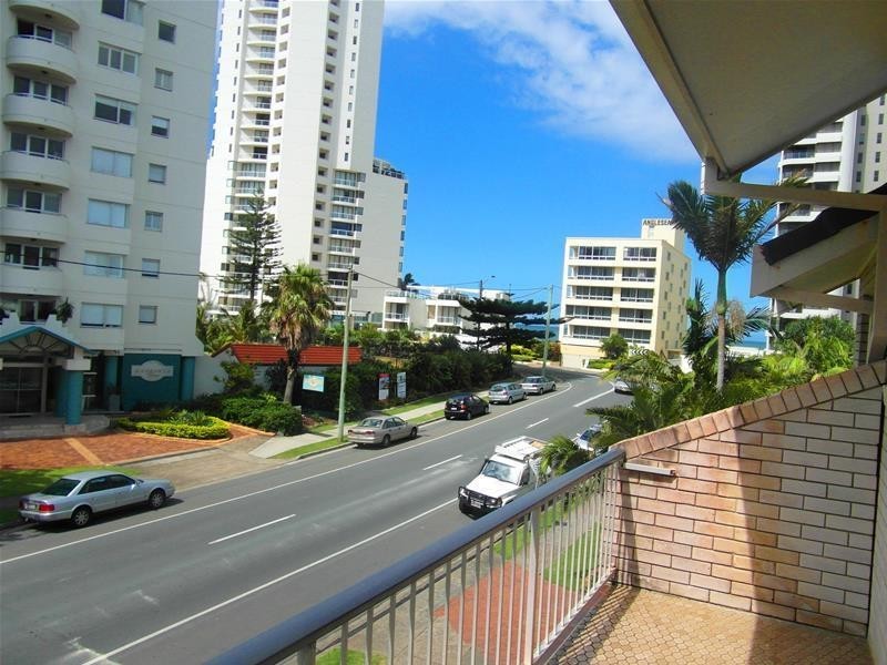 4 Fern Street “Halycon Place”, Surfers Paradise QLD 4217