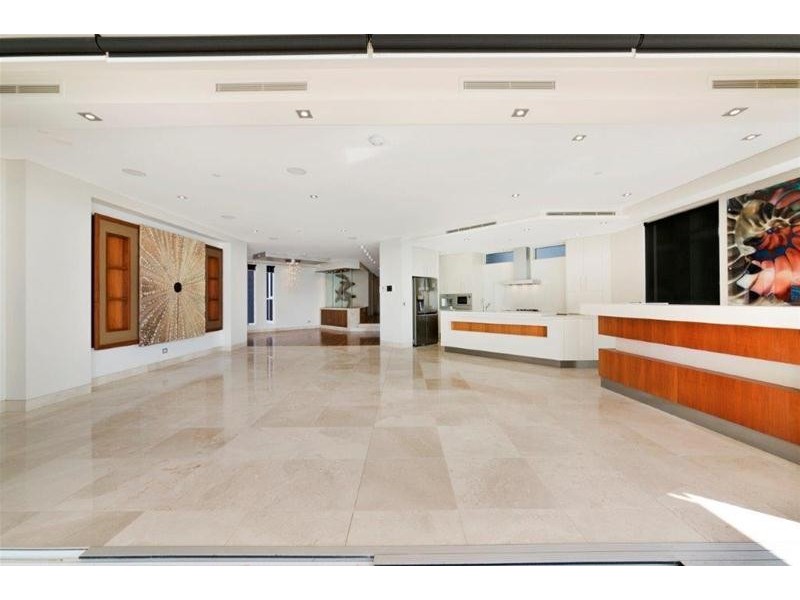 6/1 Northcliffe Terrace, Surfers Paradise QLD 4217