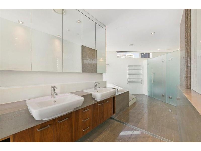 6/1 Northcliffe Terrace, Surfers Paradise QLD 4217
