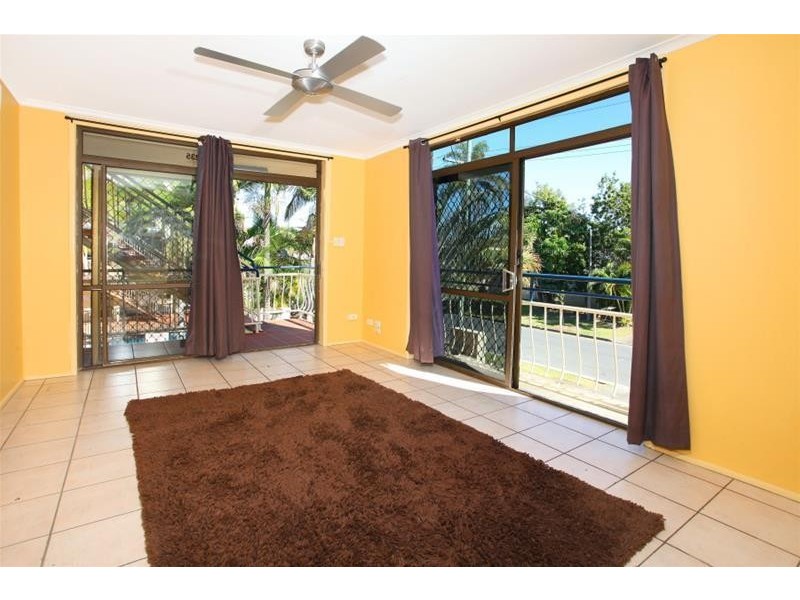 19 Leonard Avenue, Surfers Paradise QLD 4217