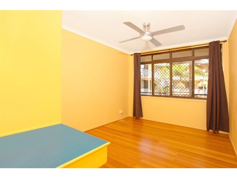 19 Leonard Avenue, Surfers Paradise QLD 4217