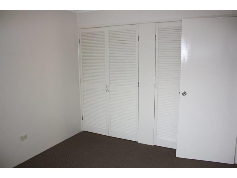 15 Darrambal Street, Chevron Island QLD 4217