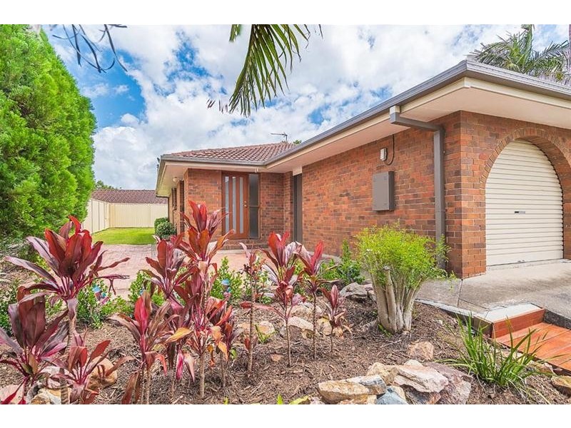 2/17 Callistemon Court, Arundel QLD 4214