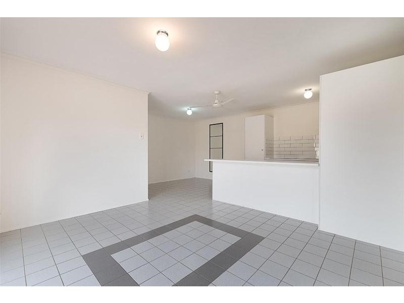 2/17 Callistemon Court, Arundel QLD 4214