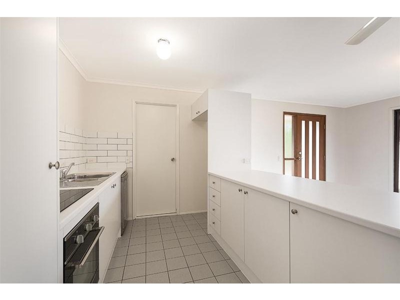 2/17 Callistemon Court, Arundel QLD 4214