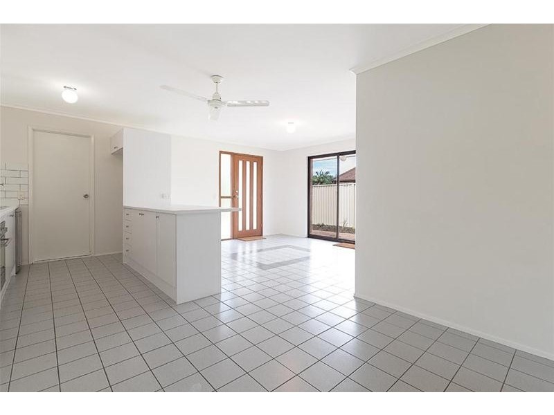 2/17 Callistemon Court, Arundel QLD 4214